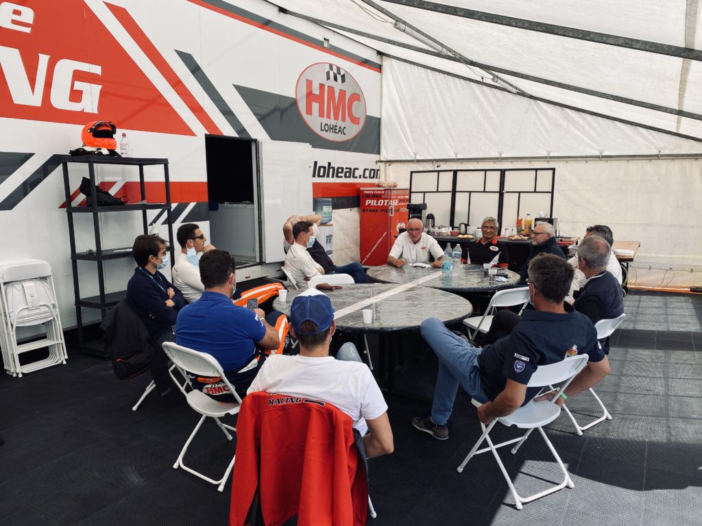 IMG_8130 briefing pilotes HMC racing Patrice Houllier